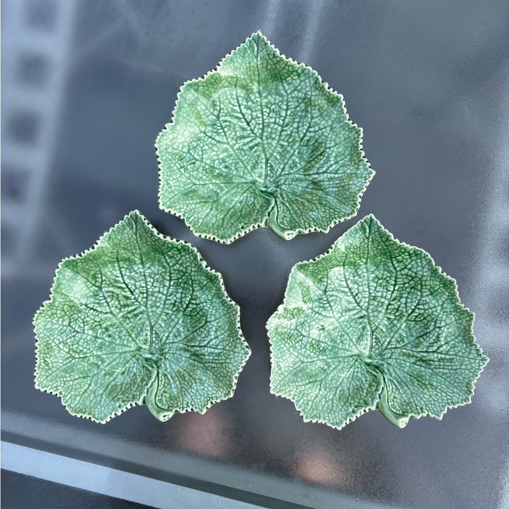 Bordallo Pinherio Footed Leaf Plates - Set of 3